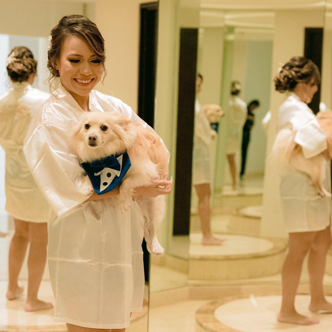 Novia cargando a su perrito